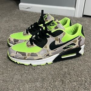 Men’s Nike Air Max shoes size 9